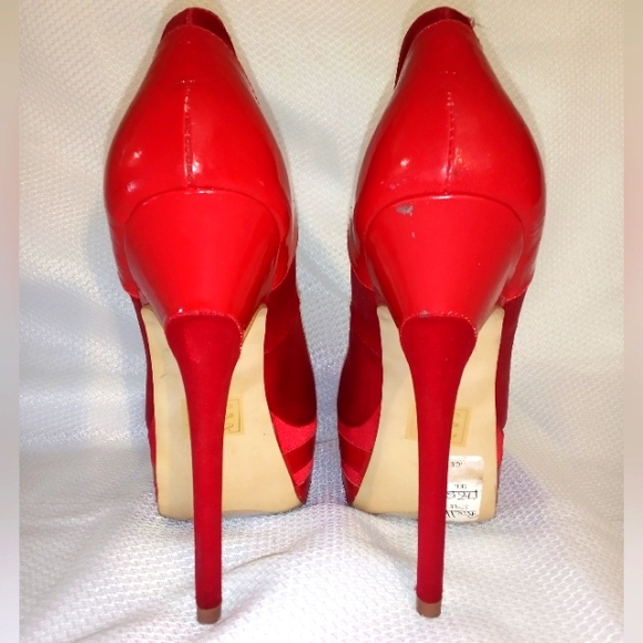BEBE 7 RED SATIN & GLOSSY PATENT PLATFORM HEELS Christmas holidays closed toe - Picture 6 of 12